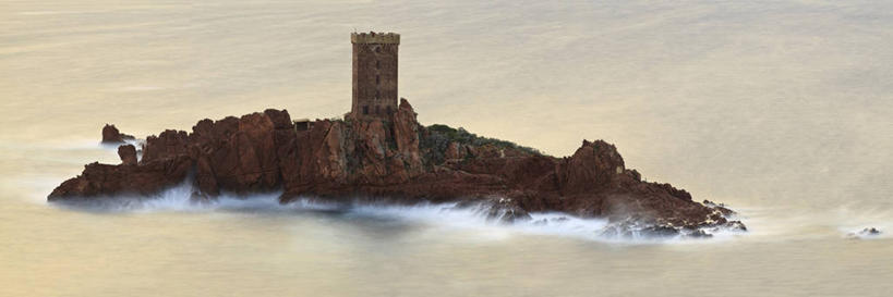 无人,横图,室外,白天,正面,旅游,度假,岛屿,海浪,海洋,美景,道路,法国,欧洲,阴影,光线,信息,影子,岛,景观,浪花,云,云朵,灯塔,交通,云彩,方向,娱乐,蓝色,白云,蓝天,天空,阳光,自然,海水,天,享受,休闲,景色,放松,晴朗,引导,指引,西欧,法兰西,自然风光,海景,瓦尔省,法兰西共和国,法兰西第五共和国,航标,普罗旺斯.阿尔卑斯.蓝色海岸,普罗旺斯.阿尔卑斯.蓝色海岸大区,瓦尔,大海,风浪,海,海水的波动,近岸浪,列岛,群岛,涌浪,诸岛,晴空,彩图,圣拉斐尔,导航