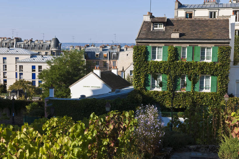 无人,家,果园,横图,室外,白天,正面,旅游,度假,草地,草坪,美景,田园,植物,窗户,城市风光,城市,建筑,法国,巴黎,欧洲,阴影,光线,影子,房屋,墙,屋子,景观,公寓,娱乐,建设,洋房,楼房,葡萄园,玻璃窗,架子,墙壁,墙面,住宅,草,树,树木,蓝色,绿色,蓝天,天空,阳光,自然,庄园,天,享受,休闲,景色,放松,生长,晴朗,成长,支撑,固定,西欧,法兰西,葡萄架,万里无云,法兰西共和国,蒙马特,法兰西第五共和国,蒙马特区,晴空,晴空万里,彩图,房子,蒙马特高地