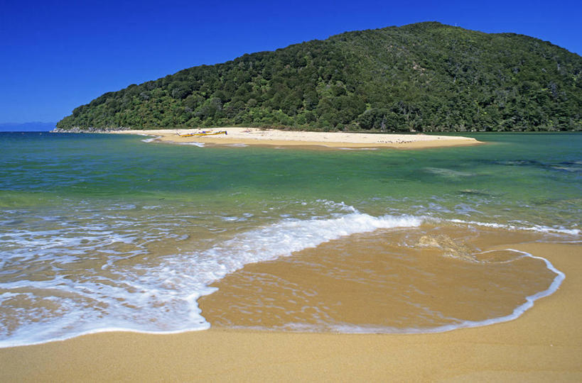 无人,公园,横图,室外,白天,正面,旅游,度假,岛屿,海浪,海洋,美景,森林,沙滩,山,山脉,树林,植物,新西兰,阴影,光线,沙子,影子,岛,海岸,景观,浪花,山峰,沙地,山峦,娱乐,树,树木,蓝色,绿色,蓝天,天空,阳光,自然,海水,群山,天,享受,休闲,景色,放松,生长,晴朗,成长,国家公园,自然风光,大洋洲,海景,万里无云,纽西兰,长白云之乡,阿贝尔.塔斯曼国家公园,艾贝尔塔斯曼国家公园,新西兰南岛,亚伯塔斯曼国家公园,大海,风浪,海,海水的波动,海滩,近岸浪,列岛,群岛,涌浪,诸岛,晴空,晴空万里,彩图