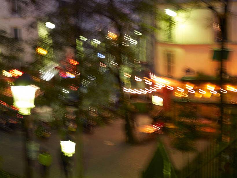 无人,家,横图,室外,夜晚,正面,度假,美景,植物,城市风光,城市,路灯,夜景,照明,法国,巴黎,欧洲,阴影,朦胧,模糊,光线,影子,房屋,屋子,景观,公寓,灯光,娱乐,洋房,楼房,住宅,灯,树,树木,绿色,自然,享受,休闲,景色,放松,生长,成长,照亮,照明设备,西欧,法兰西,咖啡店,咖啡屋,法兰西共和国,蒙马特,法兰西第五共和国,蒙马特区,彩图,房子,咖啡馆