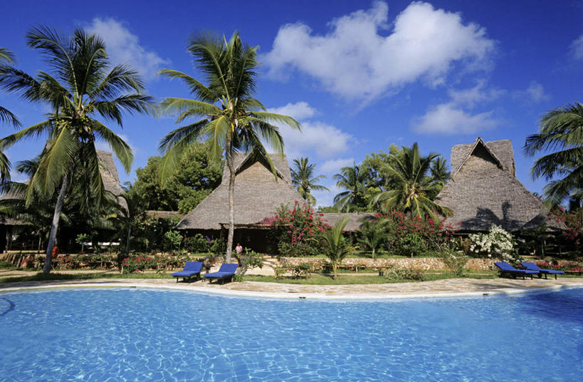 无人,宾馆,家,木屋,横图,室外,白天,正面,旅游,度假,海浪,海洋,美景,沙滩,植物,酒店,棕榈树,叶子,椅子,非洲,坦桑尼亚,阴影,光线,沙子,影子,躺椅,海岸,景观,浪花,云,云朵,绿叶,沙地,两把,云彩,娱乐,住宅,树,树木,蓝色,绿色,白云,蓝天,天空,阳光,自然,海水,天,享受,休闲,嫩叶,景色,放松,生长,晴朗,成长,沙滩椅,旅社,自然风光,海景,棕榈叶,东非,桑给巴尔,坦桑尼亚联合共和国,占吉巴,奔巴岛,叶,叶片,大海,风浪,海,海水的波动,海滩,近岸浪,涌浪,晴空,棕树,棕榈,彩图,客店,客栈,旅店,旅馆,茅舍,茅屋,棚屋,小木屋,小屋,商旅