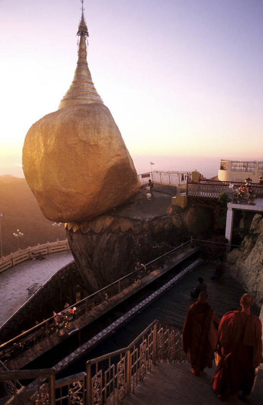 无人,寺庙,竖图,室外,白天,正面,旅游,度假,名胜古迹,日落,标志建筑,地标,建筑,缅甸,亚洲,节日,遗迹,瓦片,墙,屋顶,屋檐,晚霞,霞光,云,云朵,落日,塔,燃烧,云彩,顶棚,古迹,文化,文物,娱乐,建设,古建筑,檐,墙壁,墙面,蓝色,灰色,白云,蓝天,天空,黄昏,香火,庙宇,天,祈祷,享受,休闲,健康,旅游胜地,彩霞,放松,许愿,宗教,东南亚,信仰,晴朗,纪念,祈求,古文明,缅甸联邦,夕照,薄暮,大金石,洁梯优佛塔,孟邦,平安,晴空,夕阳,彩图,傍晚,庙,寺,斜阳