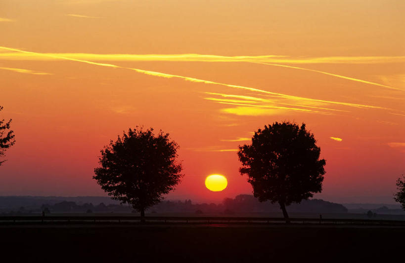 无人,横图,室外,白天,正面,旅游,度假,草地,草坪,美景,日落,山,山脉,太阳,植物,法国,欧洲,景观,山峰,晚霞,霞光,落日,山峦,背光,娱乐,草,树,树木,绿色,自然,黄昏,群山,享受,休闲,橙色,景色,彩霞,放松,生长,成长,西欧,法兰西,自然风光,逆光,法兰西共和国,法兰西第五共和国,法兰西岛,夕照,薄暮,法兰西岛大区,瓦勒德瓦兹省,夕阳,彩图,傍晚,弗克桑地区居伊里,蓬图瓦兹区,斜阳