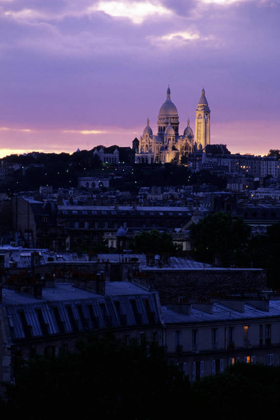无人,家,教堂,竖图,室外,白天,正面,旅游,度假,名胜古迹,日落,窗户,标志建筑,地标,建筑,法国,巴黎,欧洲,节日,遗迹,瓦片,房屋,墙,屋顶,屋檐,屋子,晚霞,霞光,云,云朵,落日,褐色,云彩,顶棚,古迹,文化,文物,娱乐,建设,古建筑,楼房,檐,玻璃窗,墙壁,墙面,住宅,白云,黄昏,祈祷,享受,休闲,健康,旅游胜地,彩霞,放松,许愿,宗教,信仰,纪念,祈求,西欧,法兰西,信念,古文明,法兰西共和国,蒙马特,圣心教堂,圣心堂,法兰西第五共和国,夕照,薄暮,蒙马特区,平安,夕阳,彩图,傍晚,房子,大教堂,礼拜堂,蒙马特高地,斜阳