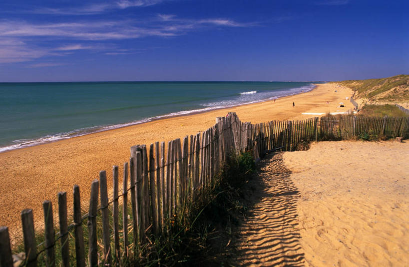 无人,栏杆,横图,室外,白天,正面,旅游,度假,海浪,海洋,美景,沙滩,法国,欧洲,阴影,光线,沙子,影子,栅栏,海岸,景观,浪花,篱笆,水平线,云,云朵,围栏,辽阔,海平线,沙地,云彩,娱乐,护栏,蓝色,白云,蓝天,天空,阳光,自然,海水,天,享受,休闲,广阔,景色,放松,晴朗,一望无际,西欧,法兰西,自然风光,海景,法兰西共和国,卢瓦尔河地区,法兰西第五共和国,无边无际,一马平川,卢瓦尔,卢瓦尔大区,卢瓦尔河大区,旺代省,大海,风浪,海,海水的波动,海滩,近岸浪,涌浪,晴空,彩图,滨海奥洛纳,水天相接,水天一线