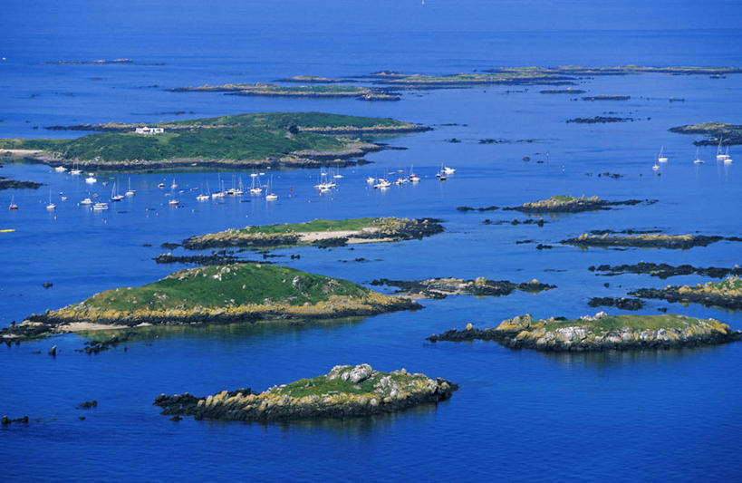 无人,横图,俯视,航拍,室外,白天,旅游,度假,草地,草坪,岛屿,海浪,海洋,美景,植物,法国,欧洲,阴影,光线,影子,岛,景观,浪花,娱乐,草,绿色,阳光,自然,海水,享受,休闲,景色,放松,西欧,鸟瞰,法兰西,自然风光,海景,法兰西共和国,法兰西第五共和国,下诺曼底,下诺曼底大区,芒什省,大海,风浪,海,海水的波动,近岸浪,列岛,群岛,涌浪,诸岛,彩图,高角度拍摄