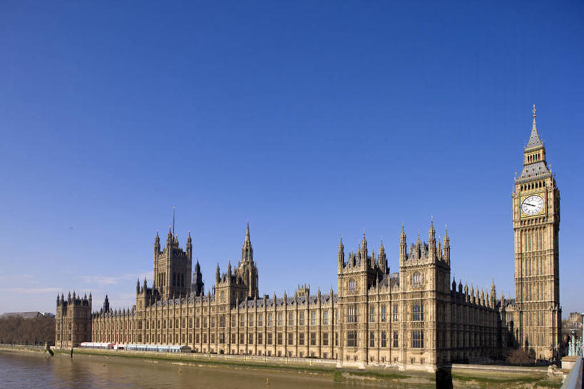 无人,横图,室外,白天,正面,旅游,度假,河流,水,标志建筑,地标,建筑,英国,欧洲,伦敦,阴影,波纹,时间,光线,时钟,影子,河水,水流,钟楼,涟漪,首都,计时,娱乐,建设,大本钟,大笨钟,蓝色,蓝天,水纹,天空,阳光,钟表,波浪,天,享受,休闲,表,旅游胜地,放松,晴朗,西欧,大不列颠,大不列颠及北爱尔兰联合王国,万里无云,水晕,塔钟,雾都,威斯敏斯特宫报时钟,伊丽莎白塔,钟,晴空,晴空万里,彩图,大不列颠王国,大英帝国,联合王国,日不落帝国