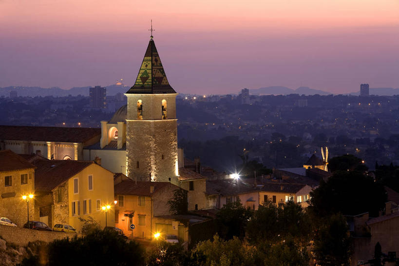 无人,家,教堂,横图,室外,白天,正面,旅游,度假,美景,日落,植物,城市风光,城市,建筑,法国,欧洲,阴影,节日,光线,影子,房屋,屋子,景观,晚霞,霞光,落日,公寓,建筑群,灯光,文化,娱乐,建设,洋房,楼房,住宅,树,树木,绿色,天空,自然,黄昏,天,祈祷,享受,休闲,健康,景色,彩霞,放松,许愿,宗教,信仰,生长,成长,纪念,祈求,西欧,法兰西,信念,法兰西共和国,法兰西第五共和国,夕照,薄暮,普罗旺斯.阿尔卑斯.蓝色海岸,普罗旺斯.阿尔卑斯.蓝色海岸大区,罗讷河口省,罗讷河口,平安,夕阳,彩图,傍晚,房子,大教堂,礼拜堂,斜阳,阿洛,马赛区