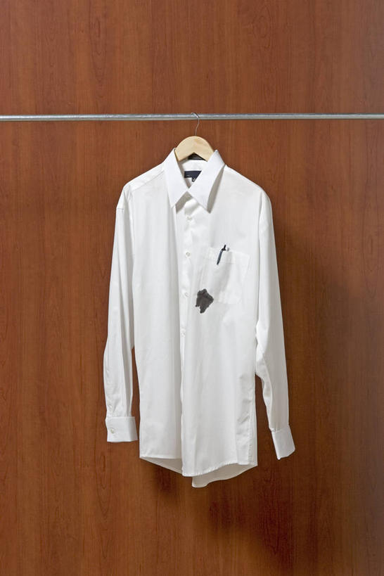 无人,竖图,室内,特写,白天,正面,衬衫,柜子,吊挂,悬挂,木制,挂,一个,夹子,木制品,衣橱,肮脏,单个,衣夹,邋遢,更衣橱,龌龊,污秽,彩图,衬衣