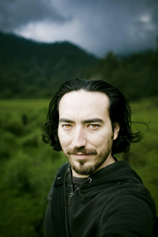 西方人,成年人,中年人,脸,头,脸颊,胡须,头发,一个人,微笑,竖图,室外,白天,正面,信心,多云,墨西哥,欧洲,欧洲人,仅一个男性,仅一个人,仅一个中年男性,服装,休闲装,肩膀,衣服,黑色,休闲,休闲服,连帽衫,摄影,服饰,享乐,拉丁美洲,肖像,帽衫,莫雷洛斯州,男人,男性,中年男性,白种人,头部,胡子,络腮胡,小胡子,脸部,脸蛋,面部,彩图