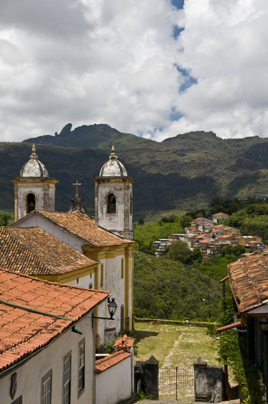 无人,教堂,竖图,俯视,室外,白天,山,建筑,巴西,十字架,屋顶,乡村,山谷,瓦,摄影,基督教,米纳斯吉拉斯州,彩图,高角度拍摄