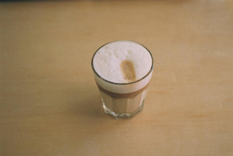 无人,横图,俯视,白天,留白,桌子,饮食,饮料,一个,放松,摄影,单个,拿铁咖啡,彩图,高角度拍摄,影棚拍摄