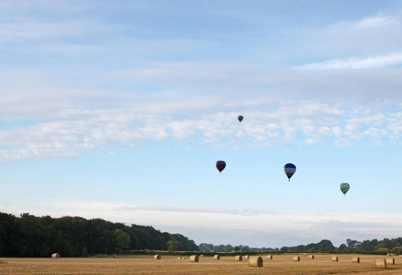 无人,农场,横图,室外,白天,旅游,农业,牧场,美景,英国,地平线,地形,景观,辽阔,干草,地面,飞,自然,热气球,草垛,广阔,景色,运输,摄影,一望无际,自然风光,延伸,天地相交,无边无际,一马平川,赫特福德郡,干草垛,冒险,彩图,旅行