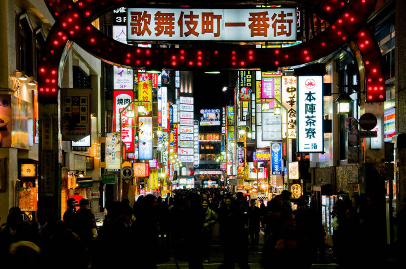 商店,横图,室外,夜晚,旅游,夜生活,道路,路,路灯,霓虹灯,公路,日本,许多,日本文化,牌子,交通,首都,很多,招牌,汉字,摄影,多样,照亮,马路,彩图,店标