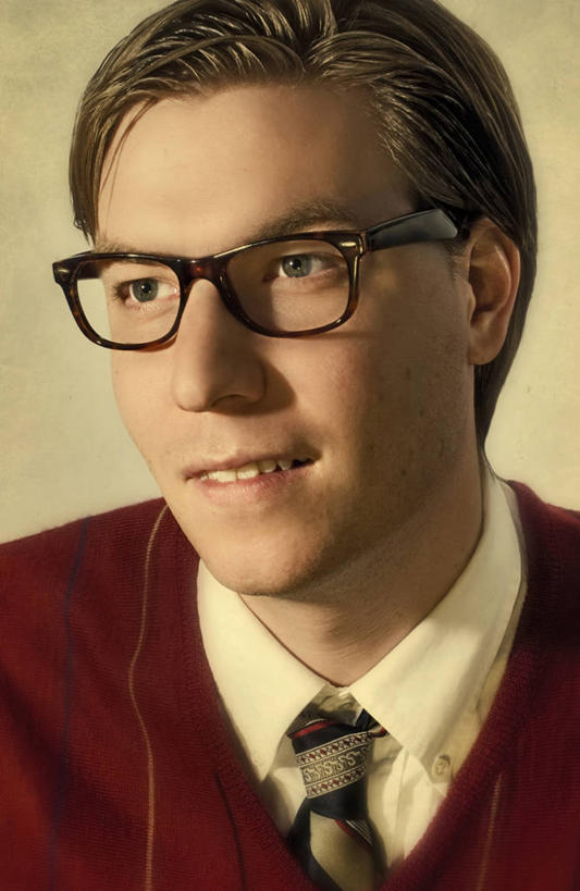 西方人,成年人,脸,头,脸颊,一个人,微笑,竖图,特写,毛衣,时尚,欧洲,欧洲人,仅一个男性,仅一个人,米色背景,眼镜,领带,古典,肩膀,仅一个年轻男性,思考,个性,摄影,肖像,男人,男性,年轻男性,白种人,年轻人,头部,脸部,脸蛋,面部,彩图,影棚拍摄,性格