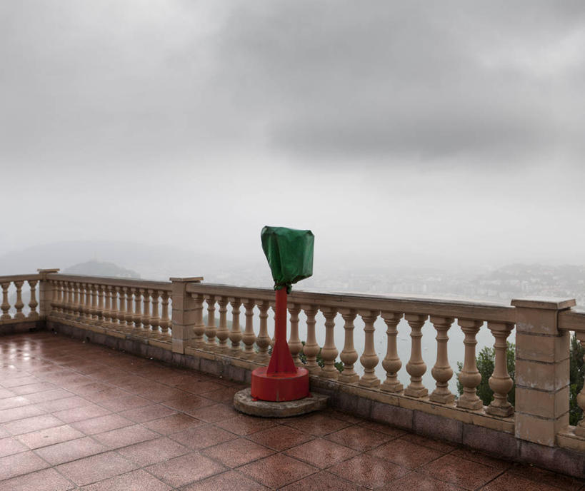 无人,栏杆,横图,室外,白天,留白,仪器,科技,雨,雾,多云,阳台,西班牙,湿,眺望,检查,研究,反射,分析,科学,望远镜,天气,观察,清晰,探索,摄影,放大,观看,砖地,仔细,科研,科学技术,瞭望,聚焦,关注,远视镜,瞭望镜,光学,清楚,圣塞瓦斯蒂安,彩图,投币式望远镜,光学仪器,千里镜