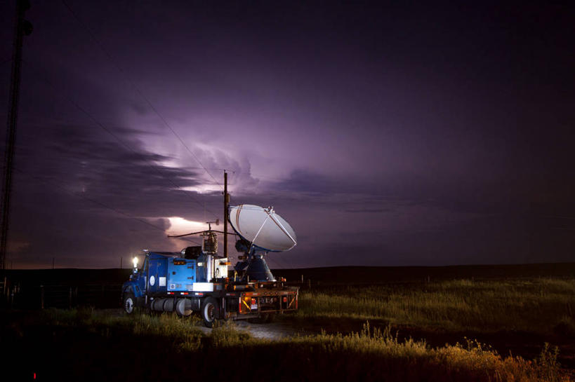 无人,横图,室外,夜晚,雷达,多云,汽车,美国,研究,云,天气,车,草,天空,交通工具,探索,运输,摄影,宁静,停止,北美,北美洲,载具,美洲,暂停,停滞,内布拉斯加州,北亚美利加洲,亚美利加洲,内布拉斯加,牛肉之州,玉米壳之州,雷雨,危险,彩图,美利坚合众国