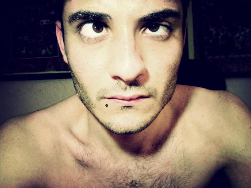 西方人,成年人,脸,头,脸颊,一个人,横图,室内,特写,正面,西班牙,欧洲,欧洲人,仅一个男性,仅一个人,裸露,肩膀,仅一个年轻男性,摄影,幽默,裸,写实,对眼,恶作剧,巴伦西亚省,男人,男性,年轻男性,白种人,年轻人,头部,脸部,脸蛋,面部,彩图