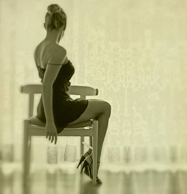 成年人,中年人,一个人,坐,竖图,阶调图片,室内,侧面,高跟鞋,性感,椅子,希腊,仅一个女性,仅一个人,仅一个中年女性,摄影,尤物,女人,女性,中年女性,彩图