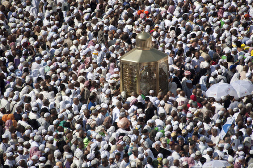 横图,室外,白天,帽子,节日,许多人,文化,祈祷,一群人,健康,许愿,摄影,宗教,信仰,纪念,祈求,伊斯兰教,宗教建筑,清真寺,群众,沙特阿拉伯,大清真寺,朝圣节,灵性,麦加,平安,彩图,传统服装,朝拜者,传统文化,克尔白