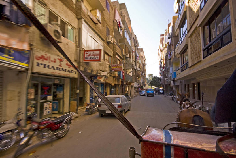 无人,商店,横图,室外,白天,建筑,街道,汽车,埃及,文字,天空,运输,摄影,英文字母,中东,埃及文化,彩图,旅行,埃及卢克索