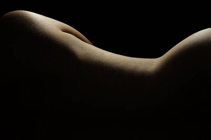 成年人,裸体,一个人,躺,横图,特写,性感,纽约,美国,仅一个年轻女性,仅一个女性,仅一个人,黑色背景,摄影,纽约州,尤物,年轻女性,女人,女性,年轻人,彩图,影棚拍摄