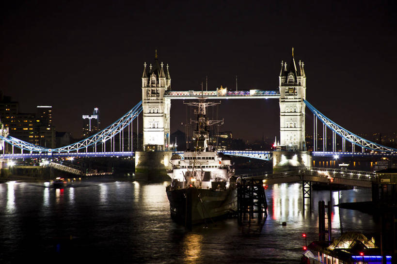 无人,横图,室外,夜晚,河流,建筑,船,英国,反射,首都,联系,天空,地标建筑,运输,摄影,照亮,塔桥,彩图