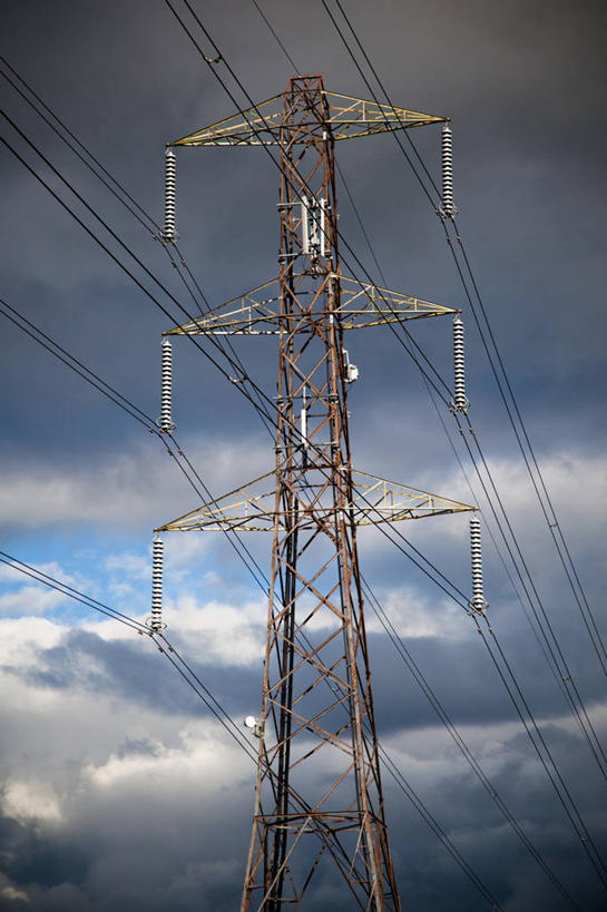 无人,竖图,室外,白天,仰视,英国,生锈,云,联系,天空,摄影,能源,电,腐蚀,侵蚀,腐化,锈迹斑斑,柴郡,彩图,低角度拍摄,输电塔,电力电缆