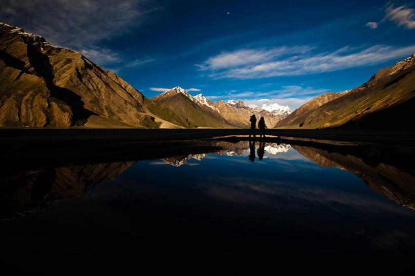 两个人,横图,室外,美景,山,山脉,印度,亚洲,反射,景观,云,山谷,风景,天空,自然,景色,摄影,宁静,自然风光,剪影,喜马拉雅山脉,列城,彩图