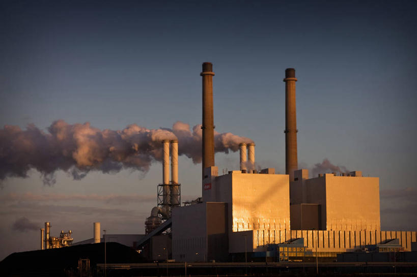 无人,工厂,横图,室外,烟囱,建筑,荷兰,环保,工业区,天空,黄昏,烟,工业,摄影,能源,电,污染,回收,资源,利用,低碳,循环,持续,鹿特丹,空气污染,彩图