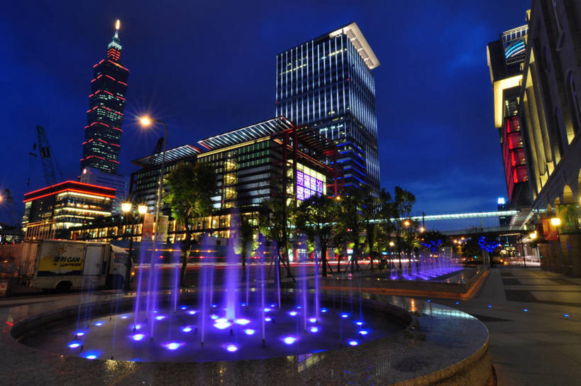 无人,横图,室外,夜晚,水,天际线,城市,建筑,喷泉,台湾,首都,现代,天空,摄影,照亮,照明设备,台北,台北101,彩图