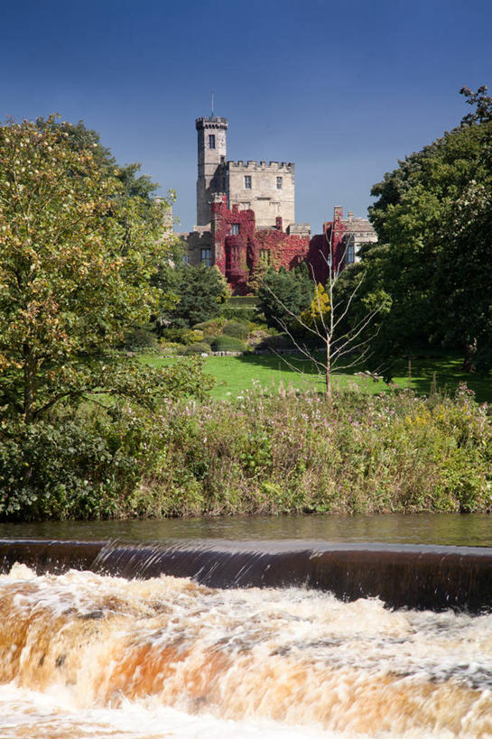 无人,竖图,室外,白天,建筑,英国,树,自然,摄影,宁静,万里无云,约克郡,彩图