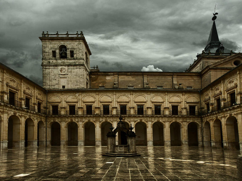 无人,广场,横图,室外,白天,水,多云,建筑,西班牙,湿,反射,乌云,历史,摄影,宗教,宗教建筑,修道院,昆卡省,彩图