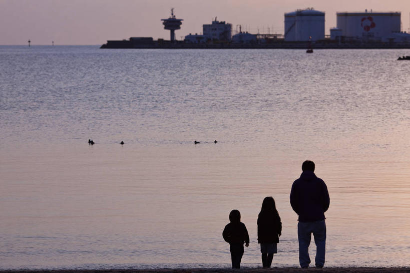 儿童,成年人,三个人,横图,室外,度假,海洋,日落,日本,并排,天空,童年,摄影,剪影,千叶,男人,海滩,休闲活动,彩图