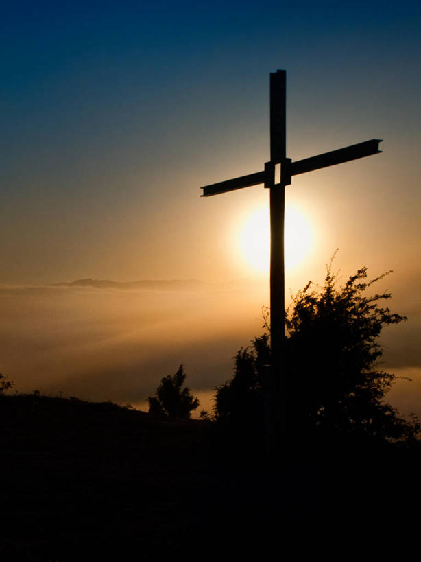 无人,竖图,室外,日出,太阳,雾,西班牙,十字架,云,草,树,天空,自然,摄影,宁静,基督教,早晨,剪影,阿拉瓦省,彩图,独处