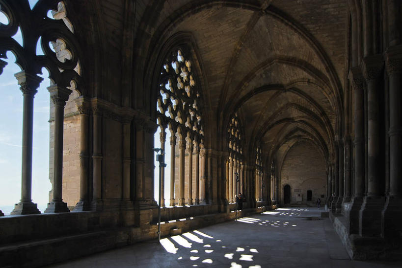 横图,室内,白天,建筑,日光,西班牙,柱子,拱门,历史,天空,摄影,基督教,莱里达省,莱里达,彩图,大教堂