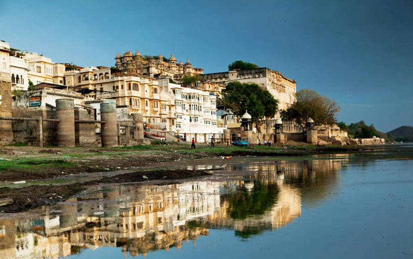 宫殿,横图,室外,白天,旅游,河流,山,建筑,印度,亚洲,对称,反射,房屋,历史,树,摄影,南亚,印度文化,万里无云,拉贾斯坦邦,拉贾斯坦,印度共和国,乌代浦尔,乌代浦,彩图,湖之城,白色之城