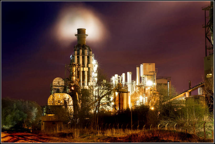 无人,工厂,横图,室外,夜晚,建筑,英国,树,天空,烟,工业,排放,摄影,能源,污染,照亮,空气污染,彩图