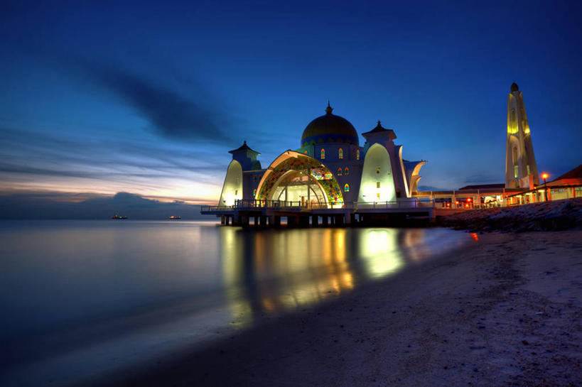 无人,横图,室外,海洋,水,建筑,马来西亚,反射,云,天空,黄昏,摄影,宗教,照亮,伊斯兰教,圆顶建筑,清真寺,马六甲州,彩图