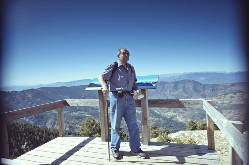 成年人,老年人,一个人,横图,室外,白天,旅游,山脉,西班牙,仅一个男性,仅一个人,行人,游客,游人,路人,旅客,仅一个老年男性,摄影,莱里达省,过客,老年男性,男人,男性,彩图,晕影