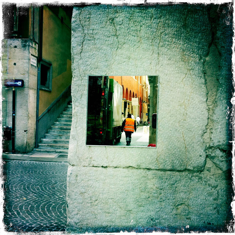 一个人,清洁工,方图,室外,镜子,建筑,意大利,工作,反射,墙,古城,台阶,背面,职业,摄影,步行,彩图