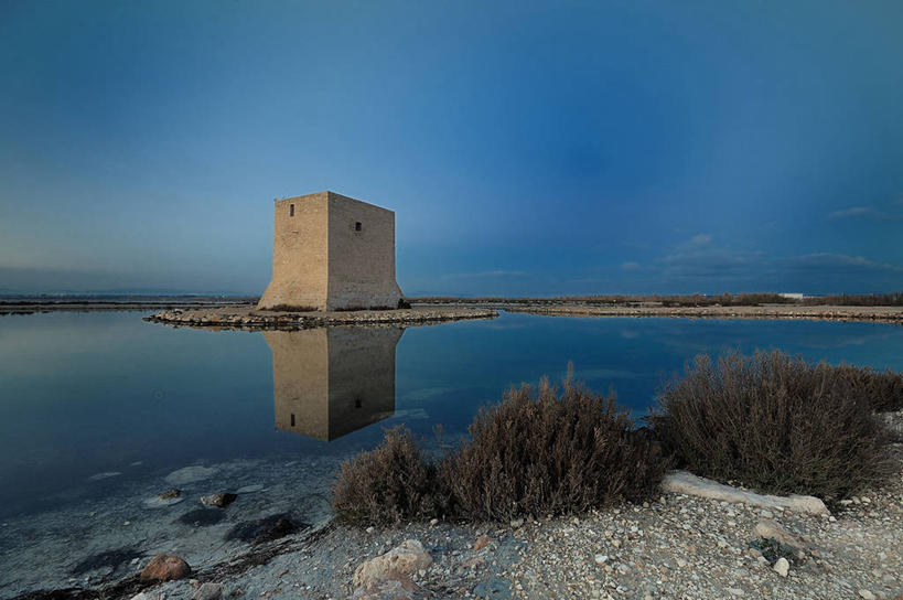 无人,横图,室外,白天,湖,建筑,西班牙,反射,塔,草,天空,自然,摄影,宁静,盐湖,阿利坎特,彩图