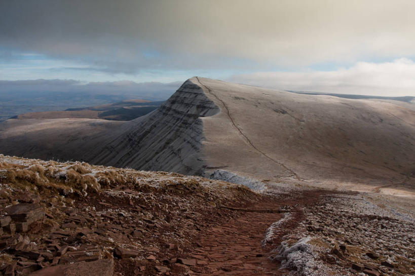 无人,横图,俯视,室外,白天,美景,山,雪,英国,地平线,地形,景观,云,辽阔,地面,风景,天空,自然,广阔,景色,摄影,宁静,一望无际,自然风光,延伸,威尔士,天地相交,无边无际,一马平川,彩图,高角度拍摄,广角,布雷肯