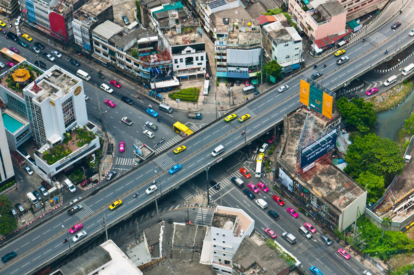 无人,横图,俯视,室外,白天,城市,建筑,路,汽车,曼谷,泰国,十字形,桥,十字路口,首都,联系,车,交通工具,运输,摄影,载具,树梢,彩图,高角度拍摄