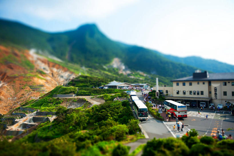 横图,室外,白天,山,日本,日本文化,巴士,神奈川县,树,天空,自然,运输,摄影,停止,暂停,停滞,移轴摄影,彩图