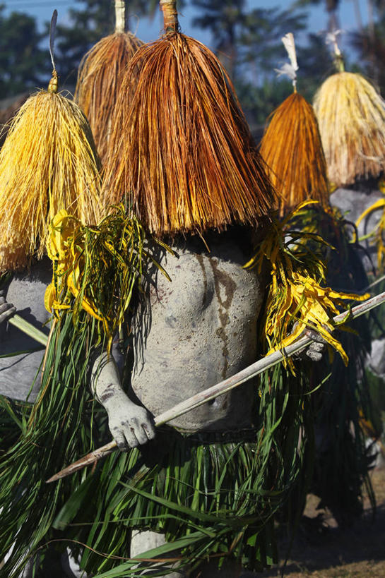 站,竖图,室外,白天,城市,巴布亚新几内亚,五个人,庆祝,首都,拿着,遮,遮掩,摄影,掩盖,遮挡,遮盖,新不列颠,掩饰,美术工艺,彩图,传统服装,传统文化,传统节日