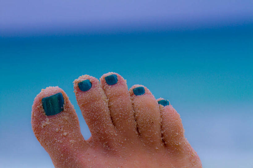 一个人,横图,室外,特写,白天,菲律宾,沙子,蓝色,赤脚,放松,人体,摄影,部分,足,长滩岛,休闲活动,彩图,感知