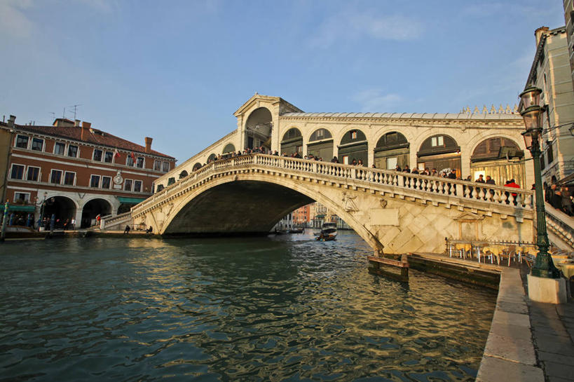 横图,室外,白天,建筑,船,意大利,威尼斯,反射,拱门,桥,联系,拱桥,天空,摄影,运河,意大利文化,雷雅托桥,彩图