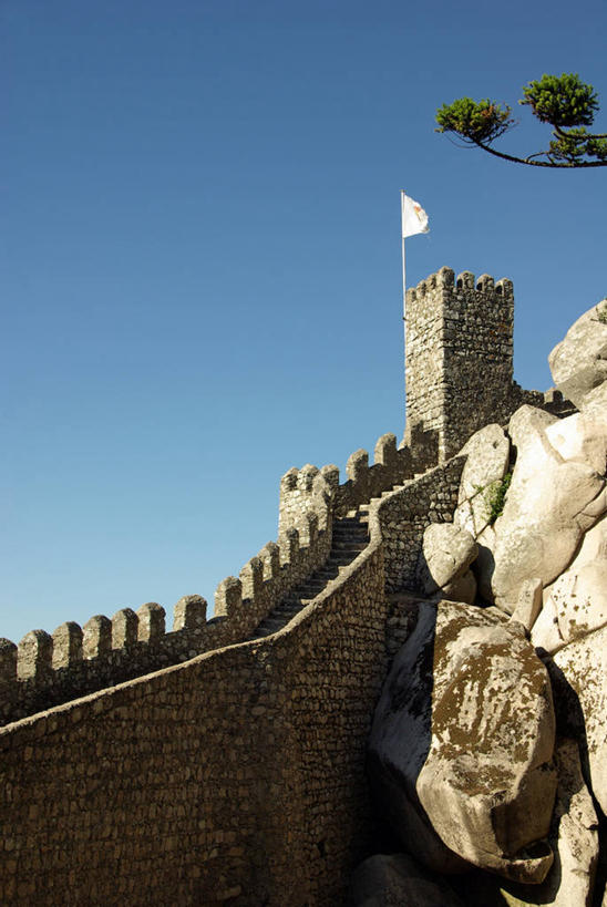 无人,竖图,室外,白天,建筑,旗帜,葡萄牙,城堡,围墙,历史,砖墙,树,摄影,万里无云,新特拉,彩图
