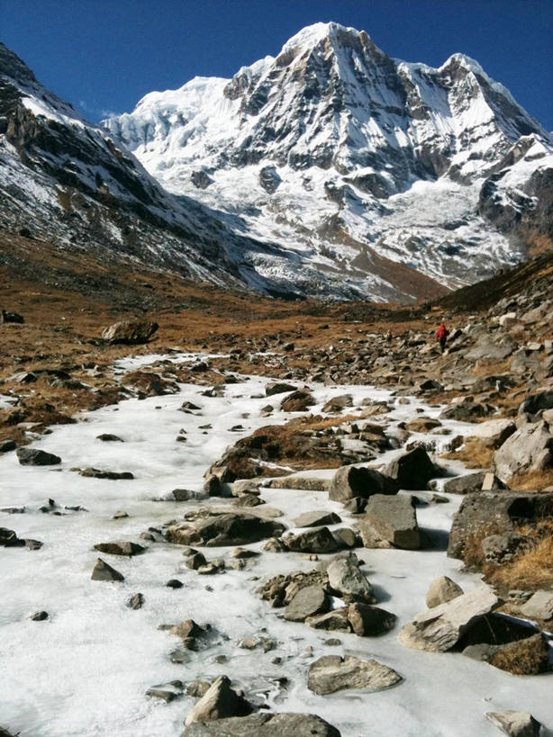 一个人,竖图,室外,白天,河流,美景,雪,雪山,尼泊尔,亚洲,景观,山顶,风景,天空,自然,景色,摄影,自然风光,南亚,尼泊尔王国,彩图,安娜普纳峰群